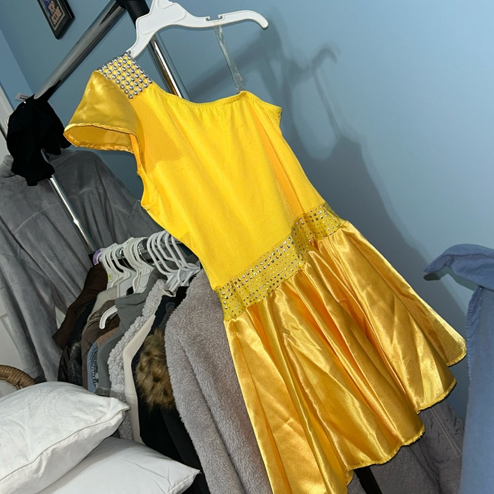 Yellow one should jazz dance costume with brief bottom